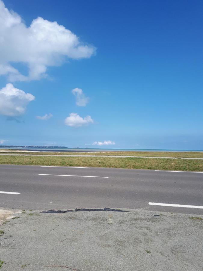 Rose By The Sea - Beach Front Sea Views Hirel Exterior foto